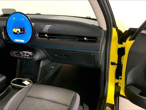 Certified 2025 MINI Cooper S image 23