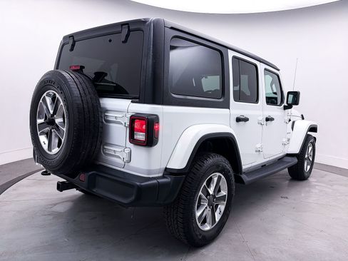 Used 2019 Jeep Wrangler Unlimited Sahara AWD/4WD image 13