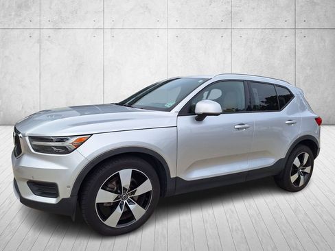 Used 2019 Volvo XC40 T5 Momentum image 9