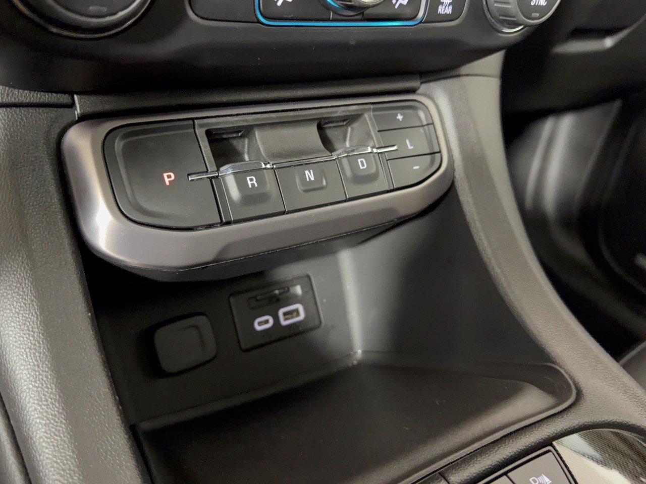 Used 2022 GMC Acadia AT4 w/ Technology Package AWD/4WD image 21