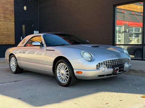 Used 2004 Ford Thunderbird image 10