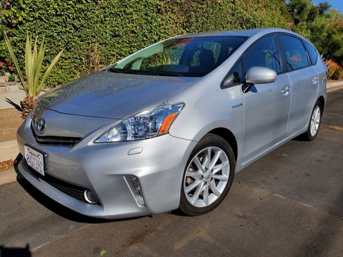 Used 2012 Toyota Prius V Five FWD image 1
