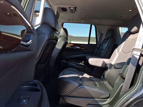 Used 2016 Cadillac Escalade Premium image 10