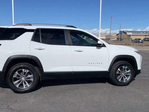 Used 2025 Chevrolet Equinox LT w/ Convenience Package II image 2