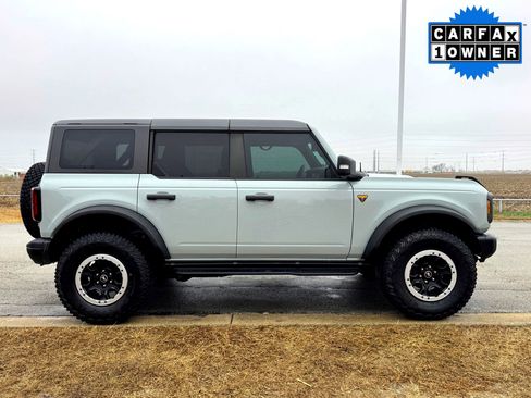 Used 2023 Ford Bronco Badlands image 6