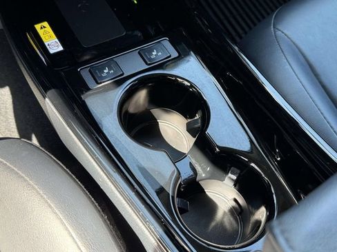 Used 2022 Toyota Prius Prime XLE image 17