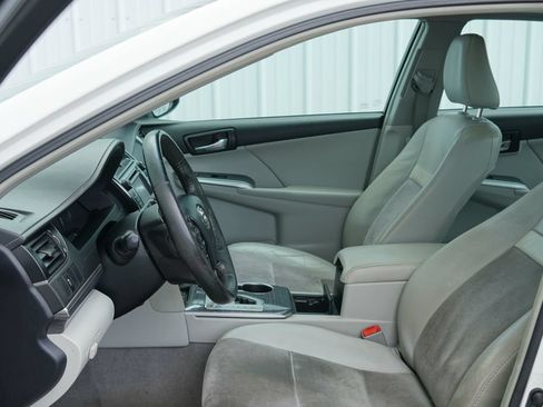 Used 2012 Toyota Camry XLE w/ Leather Pkg FWD image 12