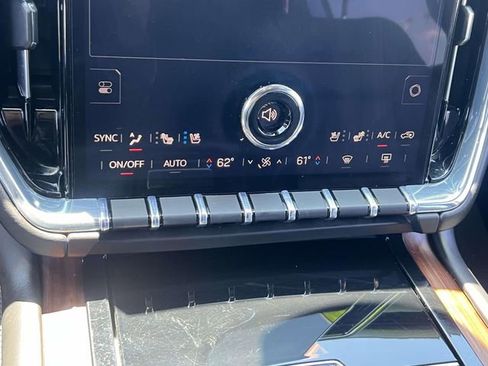 Certified 2025 GMC Yukon XL Denali AWD/4WD image 32