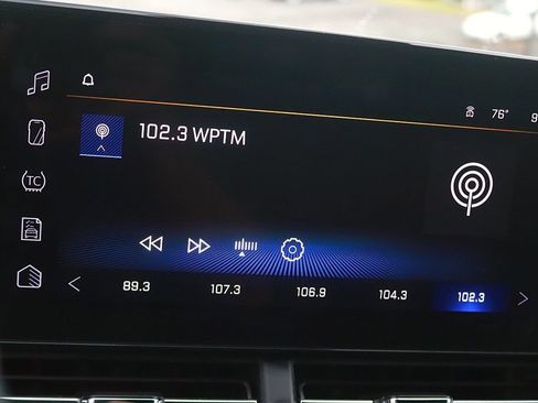 Used 2025 Chevrolet Trax RS w/ Sunroof Package FWD image 29