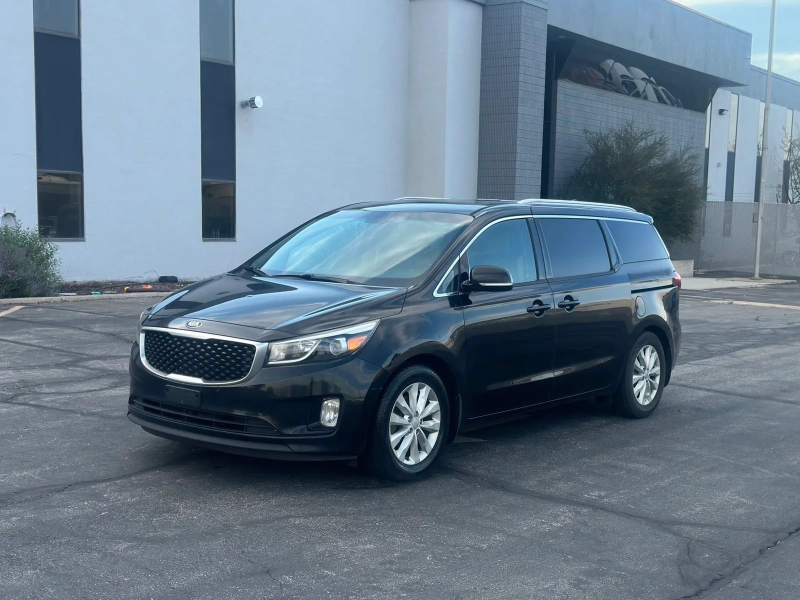 Used 2016 Kia Sedona EX FWD image 1