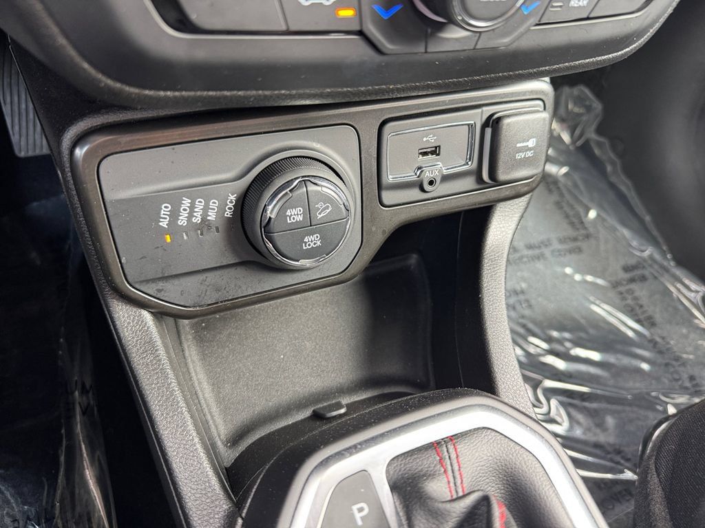 Used 2023 Jeep Renegade Trailhawk AWD/4WD image 24