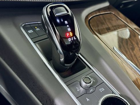 Used 2023 Cadillac Escalade ESV Premium Luxury Platinum AWD/4WD image 20
