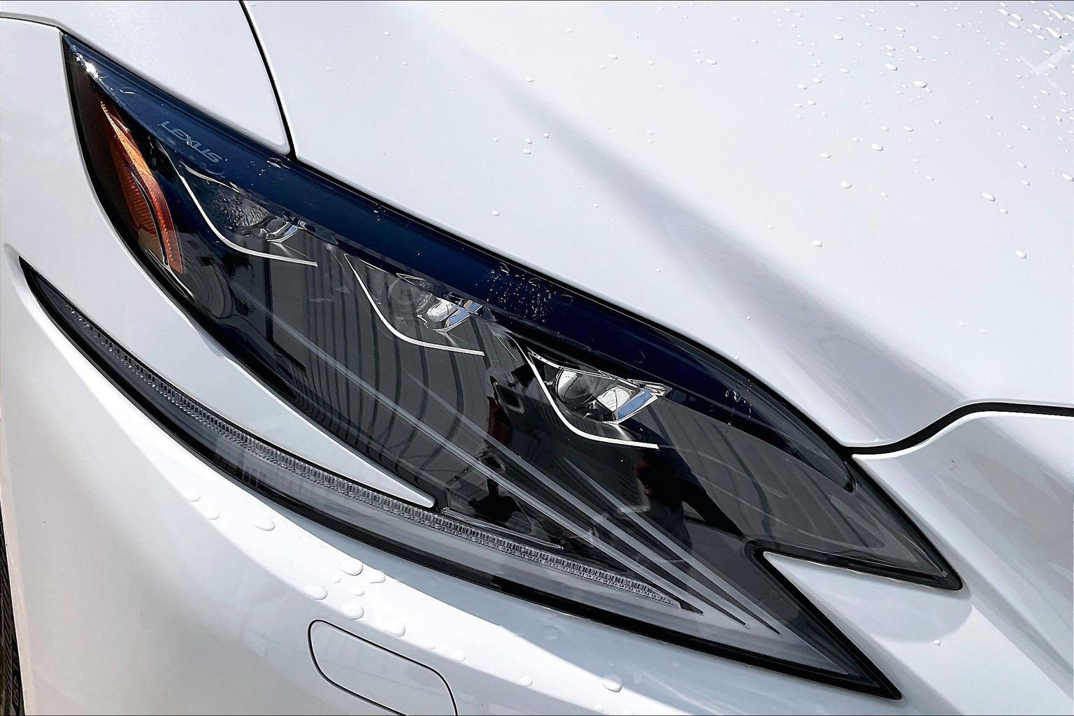 Used 2018 Lexus LS 500 F Sport w/ Accessory Package (Z1) AWD/4WD image 33