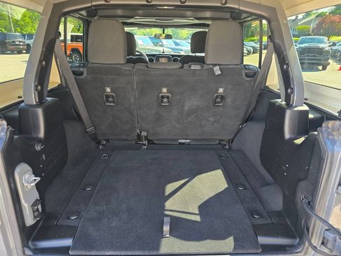 Used 2018 Jeep Wrangler Unlimited Sport S AWD/4WD image 11