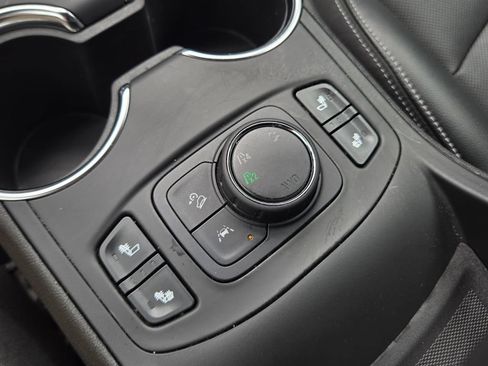 Used 2024 GMC Terrain SLT AWD/4WD image 31