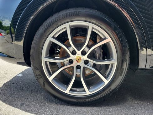 Used 2025 Porsche Cayenne image 13