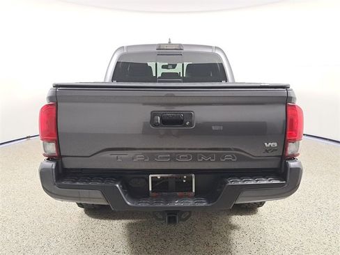 Used 2018 Toyota Tacoma TRD Off-Road image 6