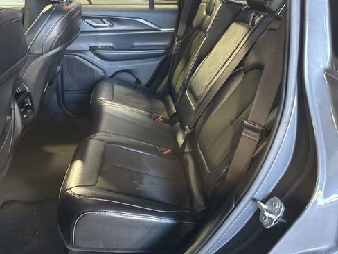 Used 2023 Jeep Grand Cherokee Altitude image 18