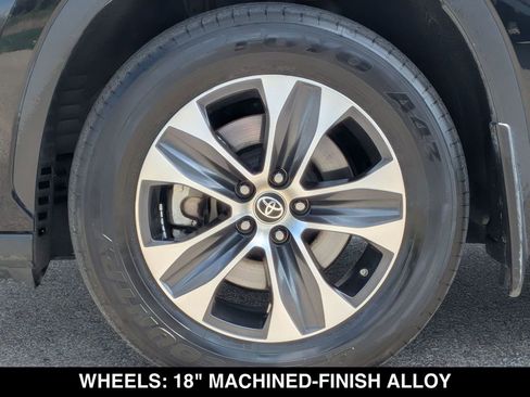 Used 2022 Toyota Highlander XLE AWD/4WD image 17