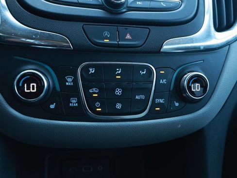 Used 2024 Chevrolet Equinox LT FWD image 19