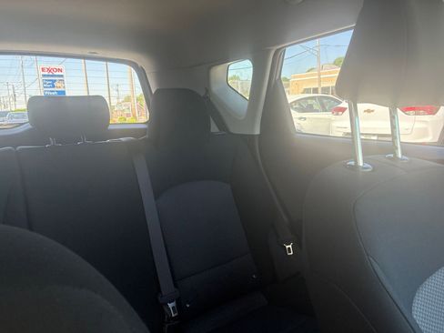 Used 2025 Kia Soul LX w/ LX Technology Package FWD image 32