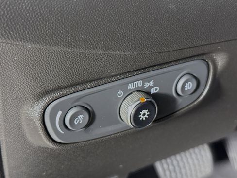 Used 2022 Chevrolet Equinox Premier image 9