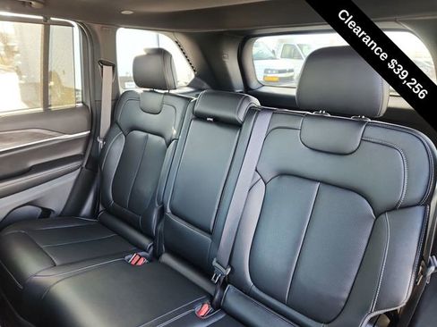 Used 2025 Jeep Grand Cherokee Limited w/ Luxury Tech Group II image 26