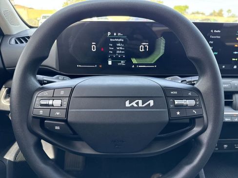Used 2025 Kia K4 LXS image 27