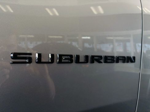 Used 2024 Chevrolet Suburban High Country AWD/4WD image 5