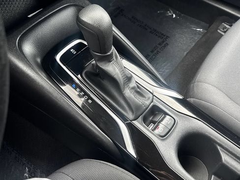 Used 2020 Toyota Corolla LE FWD image 25