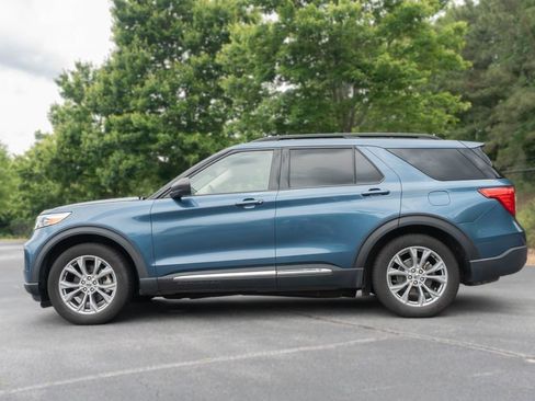Used 2020 Ford Explorer XLT w/ Equipment Group 202A RWD image 5