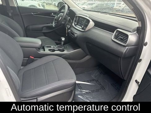 Used 2019 Kia Sorento LX image 5