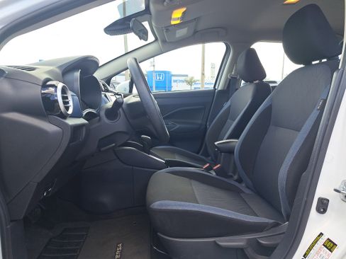 Used 2025 Nissan Versa SV image 13