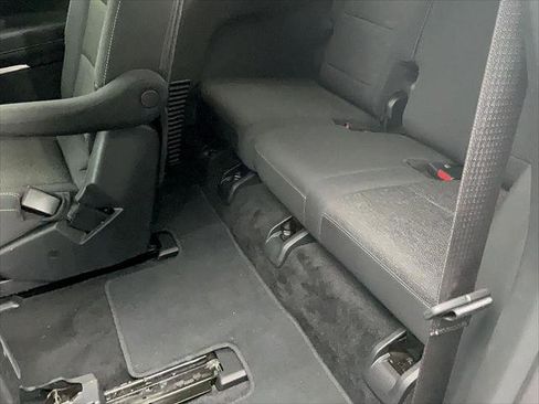 Used 2025 Chevrolet Traverse LT image 13