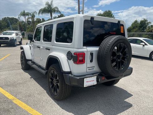 Used 2025 Jeep Wrangler Unlimited Sahara AWD/4WD image 4