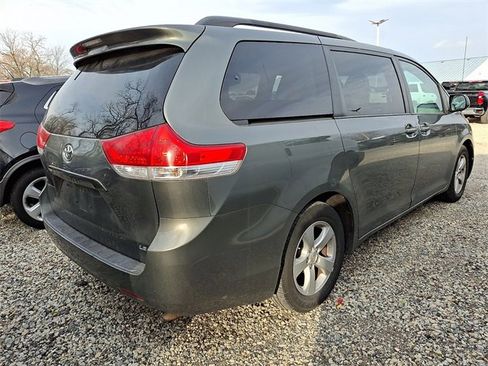 Used 2014 Toyota Sienna LE image 5