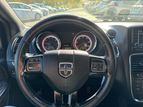 Used 2018 Dodge Grand Caravan SXT w/ Driver Convenience Group image 7