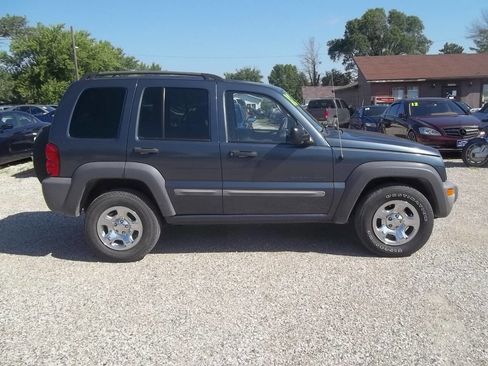 Used 2002 Jeep Liberty Sport image 1