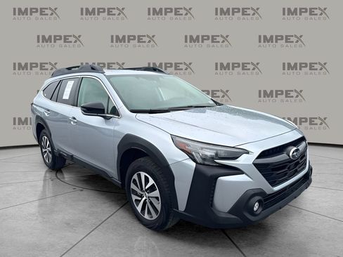 Used 2025 Subaru Outback Premium AWD/4WD image 4