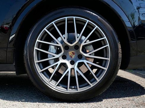 Used 2022 Porsche Cayenne Turbo image 14