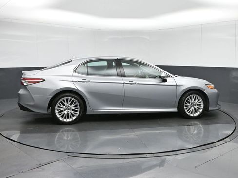 Used 2019 Toyota Camry XLE image 8