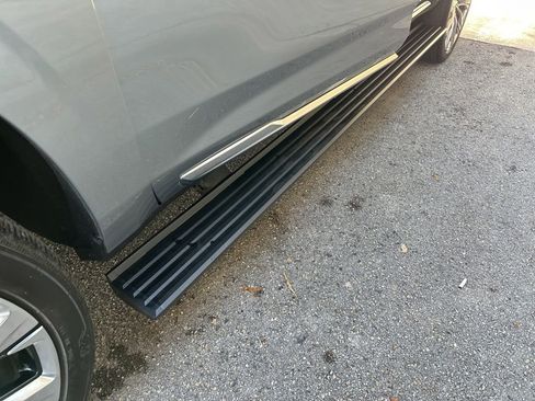 Used 2025 Cadillac Escalade ESV Premium Luxury w/ Touring Package image 19