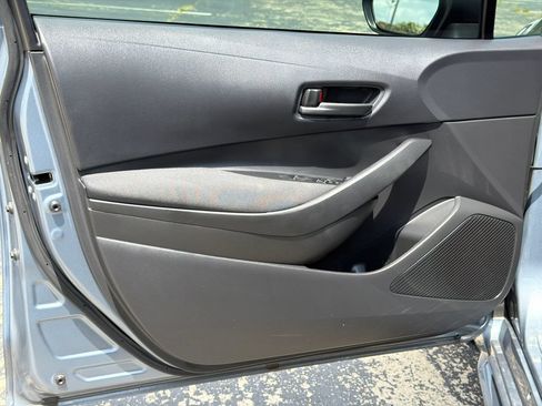 Used 2025 Toyota Corolla LE FWD image 12