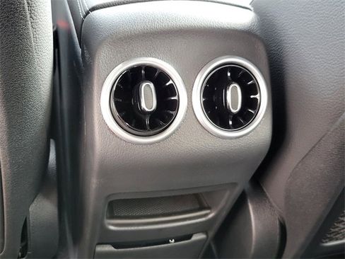 New 2025 Mercedes-Benz GLB 250 4MATIC image 32