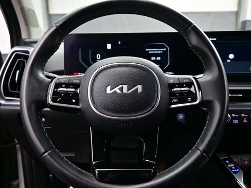 Used 2025 Kia Sorento SX AWD/4WD image 30