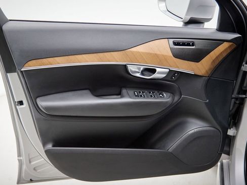 Certified 2024 Volvo XC90 B6 Plus w/ Protection Package Premier AWD/4WD image 10