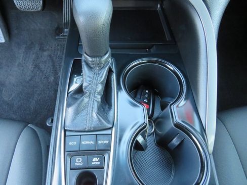 Used 2020 Toyota Camry LE image 22
