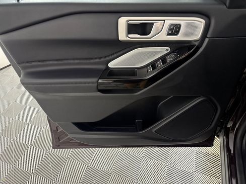 Used 2023 Ford Explorer Platinum w/ Technology Package image 10