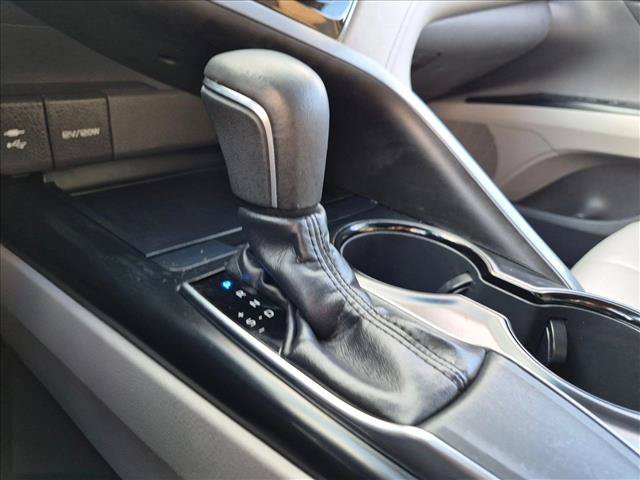Used 2019 Toyota Camry SE w/ Convenience Package FWD image 10