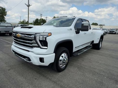 Used 2025 Chevrolet Silverado 3500 High Country w/ High Country Premium Package AWD/4WD image 4